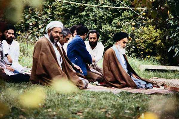 Ayətullah Seyid Ruhullah Musəvi Xomeyni (rəh)